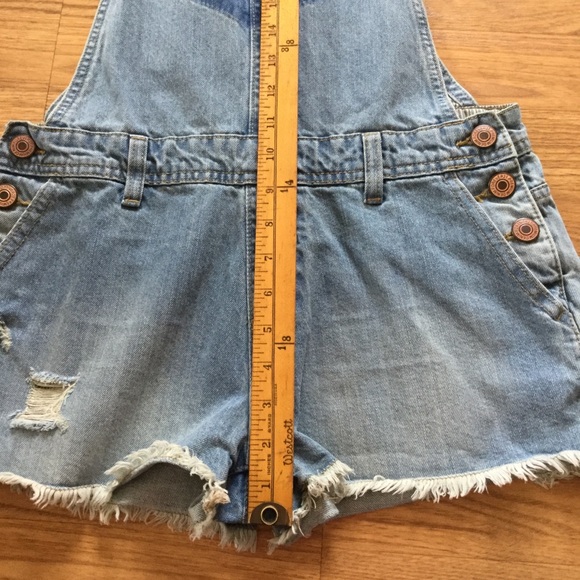 Forever21 Blue Denim Jean Distressed Short Overalls EUC - Picture 8 of 11